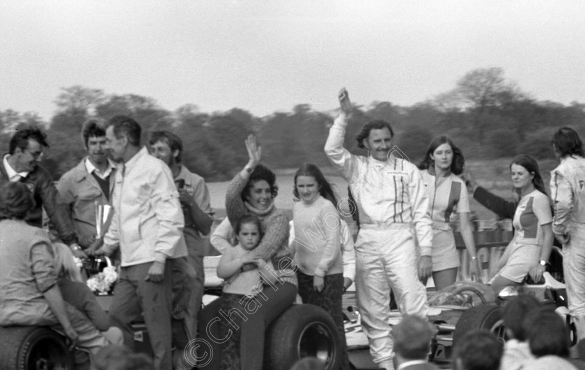 1971-064 
 Keywords: Brabham, Hill, Silverstone